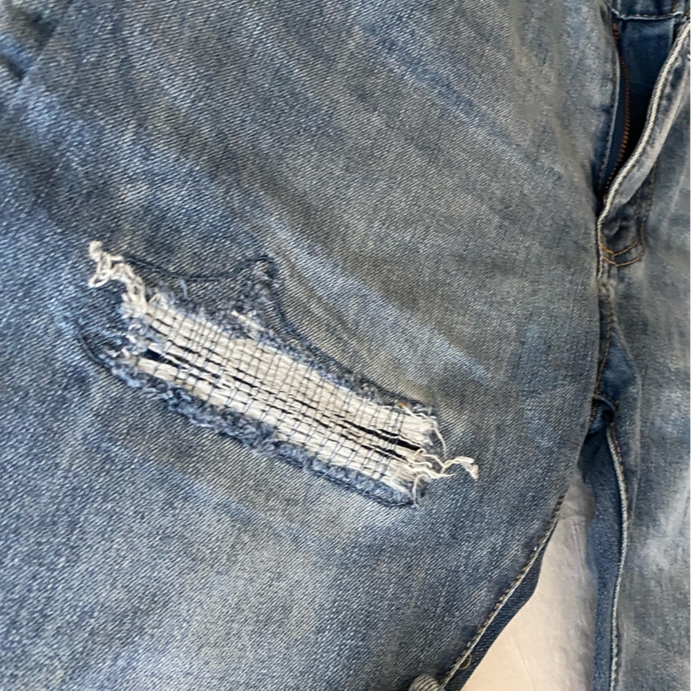 Distressed jeans - Picture 4 of 5